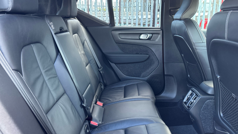 Volvo Xc40 2.0 B4P R DESIGN Pro 5dr Auto [7 speed] Petrol Estate